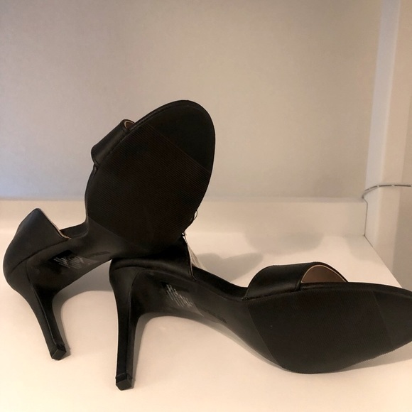EXPRESS NWT Black Heels - Picture 4 of 6